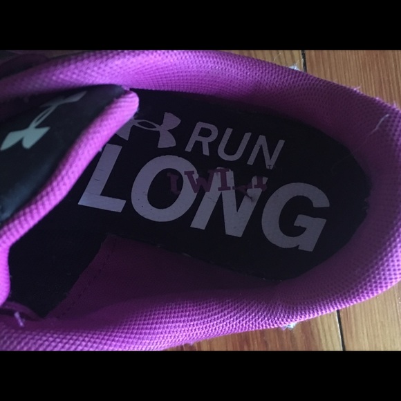 Size 10 Under Armour Tennis Shoe - Picture 5 of 6